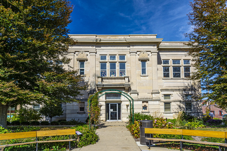 Frankfort Indiana Carnegie Library.jpg