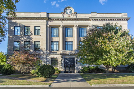Vermillion County Indiana Courthouse (Newport) 01